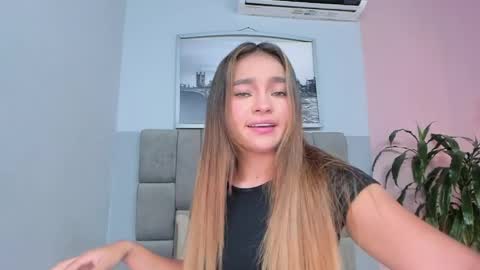 Selene online show from April 4, 7:45 pm