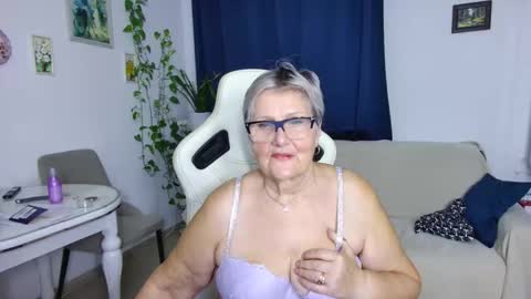 Selenna online show from February 9, 7:16 pm