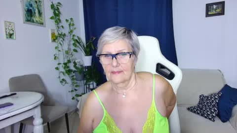 Selenna online show from February 6, 6:55 pm