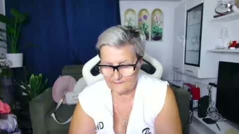 Selenna online show from August 6, 5:31 pm