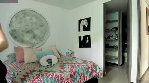 Selyn online show from June 4, 2:32 pm