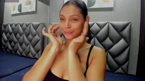 Snapshot of sensual_shantal chatting on October 14, 12:30 pm sensual_shantal online show from October 14, 12:30 pm