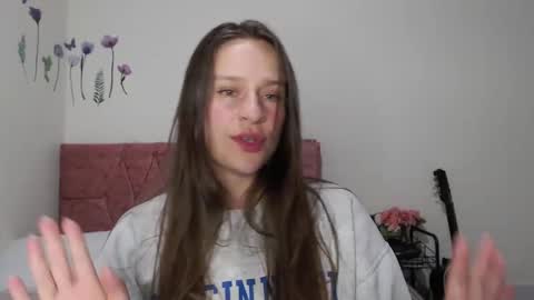 Snapshot of serenity_crystal chatting on December 6, 10:51 pm serenity_crystal online show from December 6, 10:51 pm