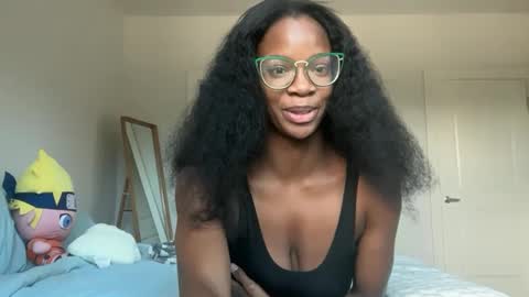 Serenity Bee   online show from September 27, 9:22 pm