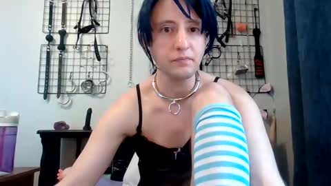 Servile Sarah online show from June 2, 8:10 pm