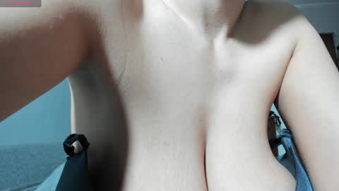 Snapshot of sexxymeriemm chatting on January 28, 3:35 pm sexxymeriemm online show from January 28, 3:35 pm