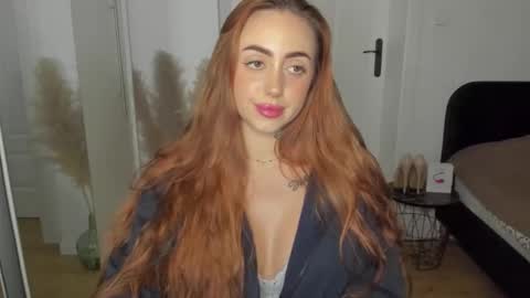 C o r a l i e online show from December 5, 3:02 pm