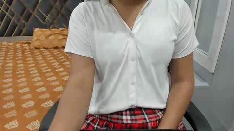 Snapshot of sexy_doll_1_ chatting on October 3, 1:00 am Sexydoll online show from October 3, 1:00 am
