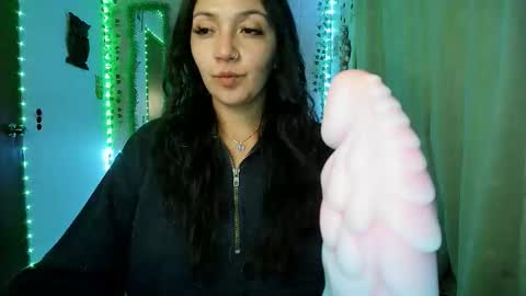 Snapshot of sexy_lolas chatting on October 20, 5:43 am sexy lolas online show from October 20, 5:43 am