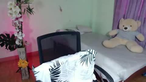 Snapshot of sexyasian_lady chatting on September 18, 1:26 am Chloe online show from September 18, 1:26 am