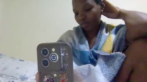 Essy online show from October 9, 1:26 pm