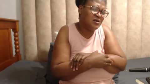 sexybustyxx online show from April 22, 8:33 am