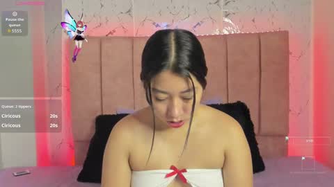 Snapshot of sexylaurita4u chatting on October 9, 2:32 pm laura online show from October 9, 2:32 pm