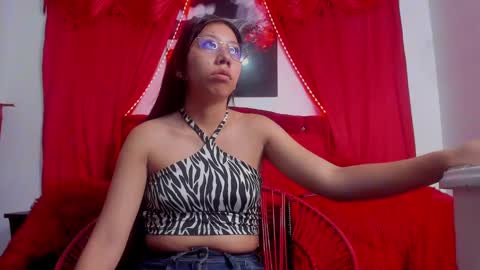 Snapshot of sexylaurita4u chatting on January 28, 12:00 pm laura online show from January 28, 12:00 pm