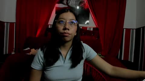 Snapshot of sexylaurita4u chatting on March 10, 11:23 am laura online show from March 10, 11:23 am
