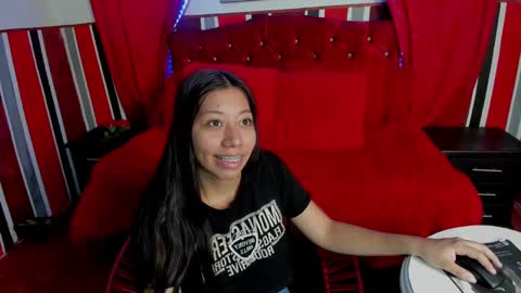 Snapshot of sexylaurita4u chatting on February 8, 11:55 am laura online show from February 8, 11:55 am