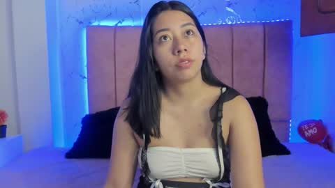 Snapshot of sexylaurita4u chatting on October 20, 12:08 pm laura online show from October 20, 12:08 pm