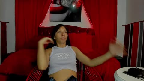 Snapshot of sexylaurita4u chatting on February 4, 12:00 pm laura online show from February 4, 12:00 pm