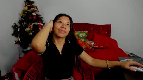 Snapshot of sexylaurita4u chatting on January 7, 12:31 pm laura online show from January 7, 12:31 pm