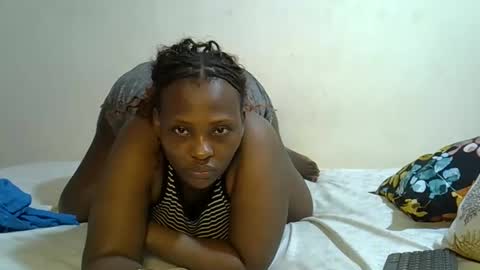 Snapshot of sexylinaa_ chatting on February 15, 11:17 am Sexylina online show from February 15, 11:17 am