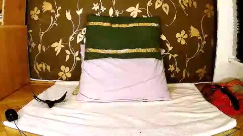 Squirty Maya Gold online show from September 25, 6:45 am