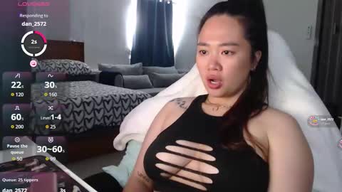 sexypenguin13 online show from February 19, 6:35 am