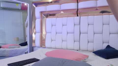 Kendall online show from November 12, 12:25 pm