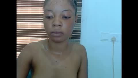 sexyxpeach online show from December 20, 9:24 am