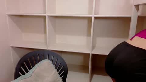 shanica_lee972385 online show from May 9, 3:25 pm