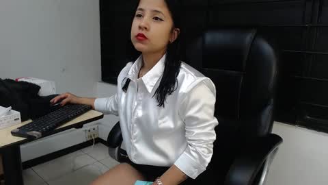 Snapshot of shariff_ chatting on February 24, 1:19 pm shariff_ online show from February 24, 1:19 pm
