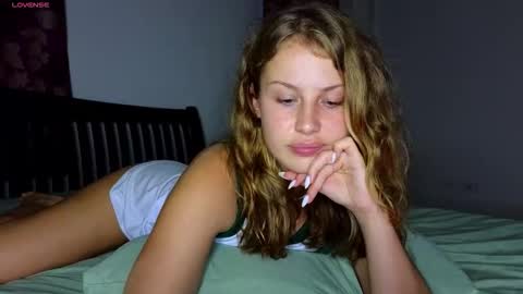 Sharleen online show from November 12, 5:00 pm