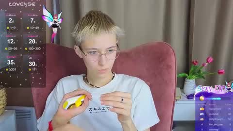 Snapshot of sharli_rose chatting on March 1, 3:27 pm Sharli online show from March 1, 3:27 pm