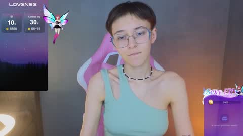 Snapshot of sharli_rose chatting on December 12, 7:26 pm Sharli online show from December 12, 7:26 pm