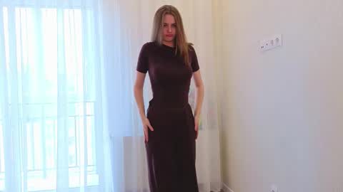 Snapshot of sharrimalagisi chatting on September 22, 10:03 am Miroslava online show from September 22, 10:03 am