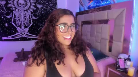 Heidy  online show from March 1, 2:48 am