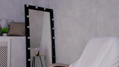 Amely online show from May 13, 4:24 pm