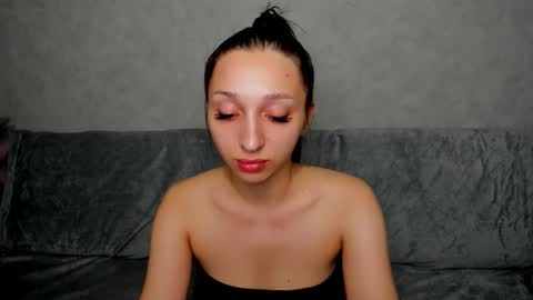 sheillawood online show from November 25, 5:42 am