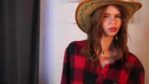 Snapshot of shelleyborom chatting on October 21, 6:50 am Sofia online show from October 21, 6:50 am