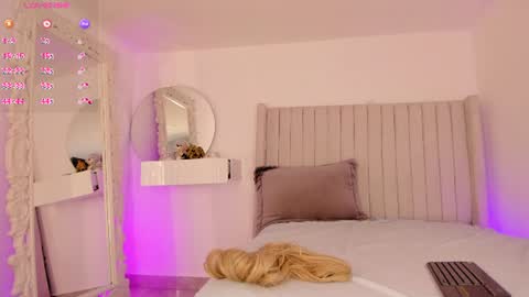 shelynna_azzul online show from July 6, 12:21 pm