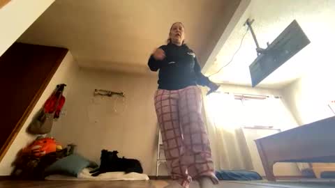 shorty920505 online show from February 12, 8:32 pm