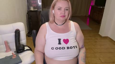 Mimi   online show from April 4, 6:18 pm