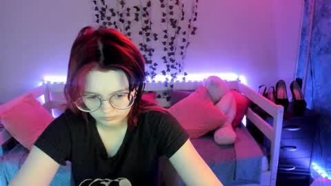 shy_elina01 online show from November 25, 11:34 am