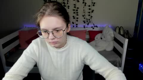 shy_elina01 online show from October 22, 10:31 am