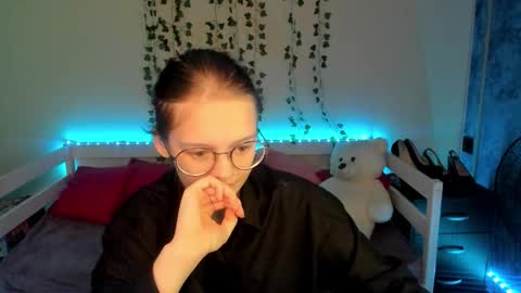 shy_elina01 online show from October 4, 10:10 am