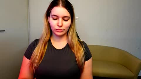 Snapshot of shy_nerd_babyy chatting on October 26, 12:11 pm shy_nerd_babyy online show from October 26, 12:11 pm