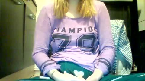 shy_woman18 online show from January 23, 4:19 am