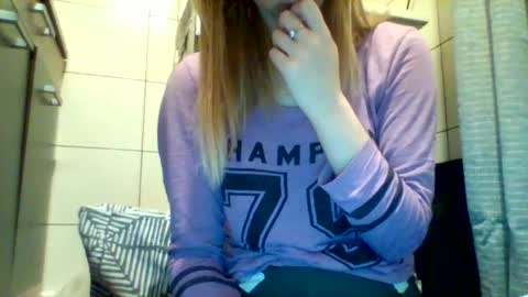 shy_woman18 online show from January 24, 5:31 am