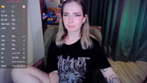 Snapshot of shyfoxxxy chatting on October 19, 3:47 pm Effie online show from October 19, 3:47 pm