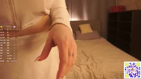 Elizabeth online show from March 8, 2:04 am