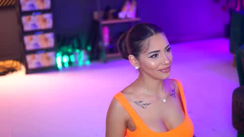 Sienna online show from November 9, 11:39 am